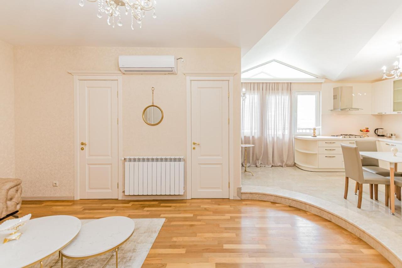 Dat Exx Apartments On Liberty Square Тбилиси Екстериор снимка