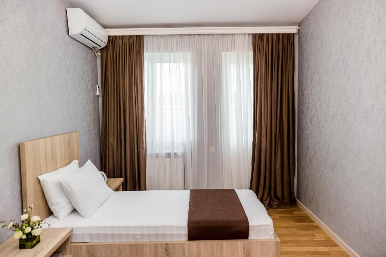 Dat Exx Apartments On Liberty Square Тбилиси Екстериор снимка